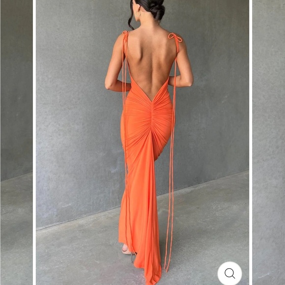 Backless Gown - Picture 4 of 7